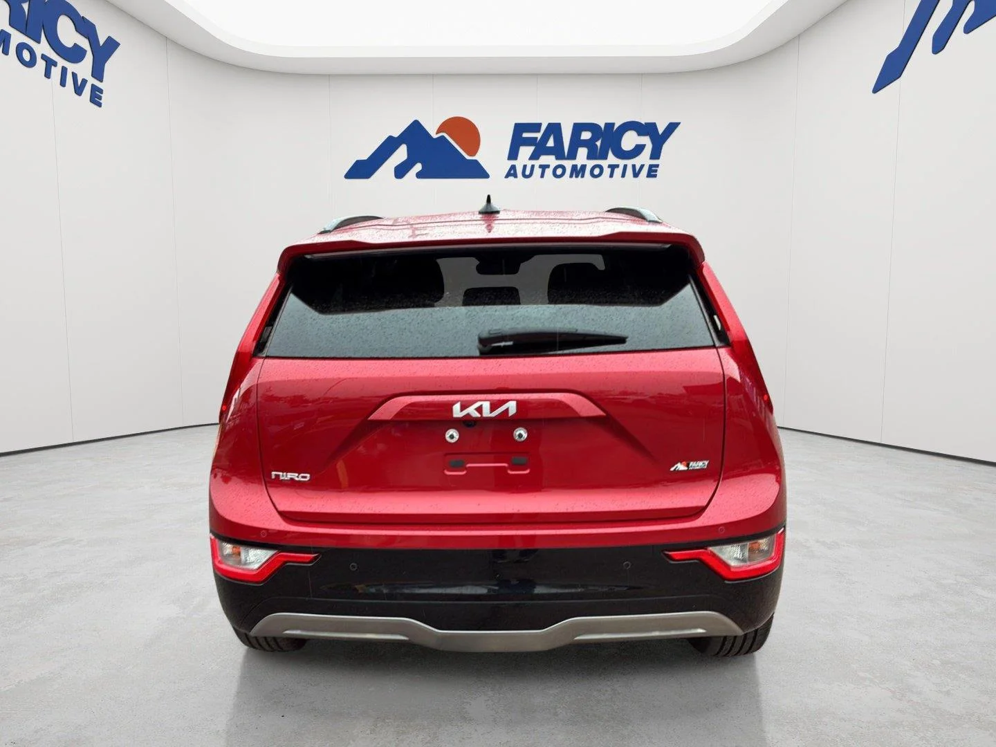 Used 2023 Runway Red Kia Wind image 16