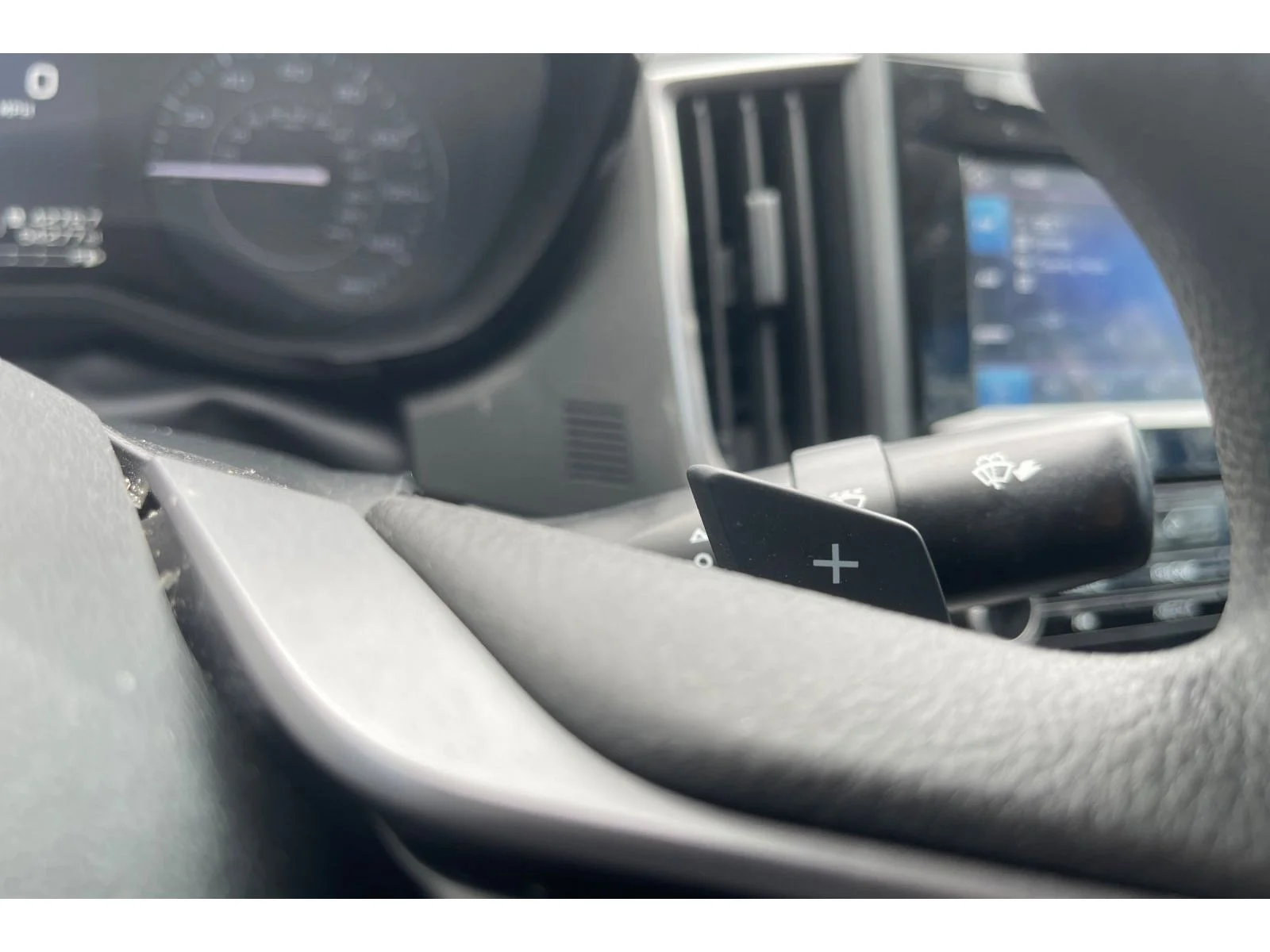 Used 2022 Crystal White Pearl Subaru Premium image 35