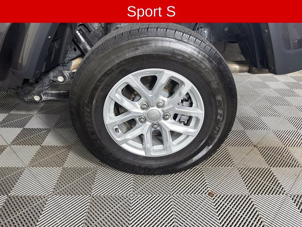 Used 2023 Gray Jeep Sport S image 20