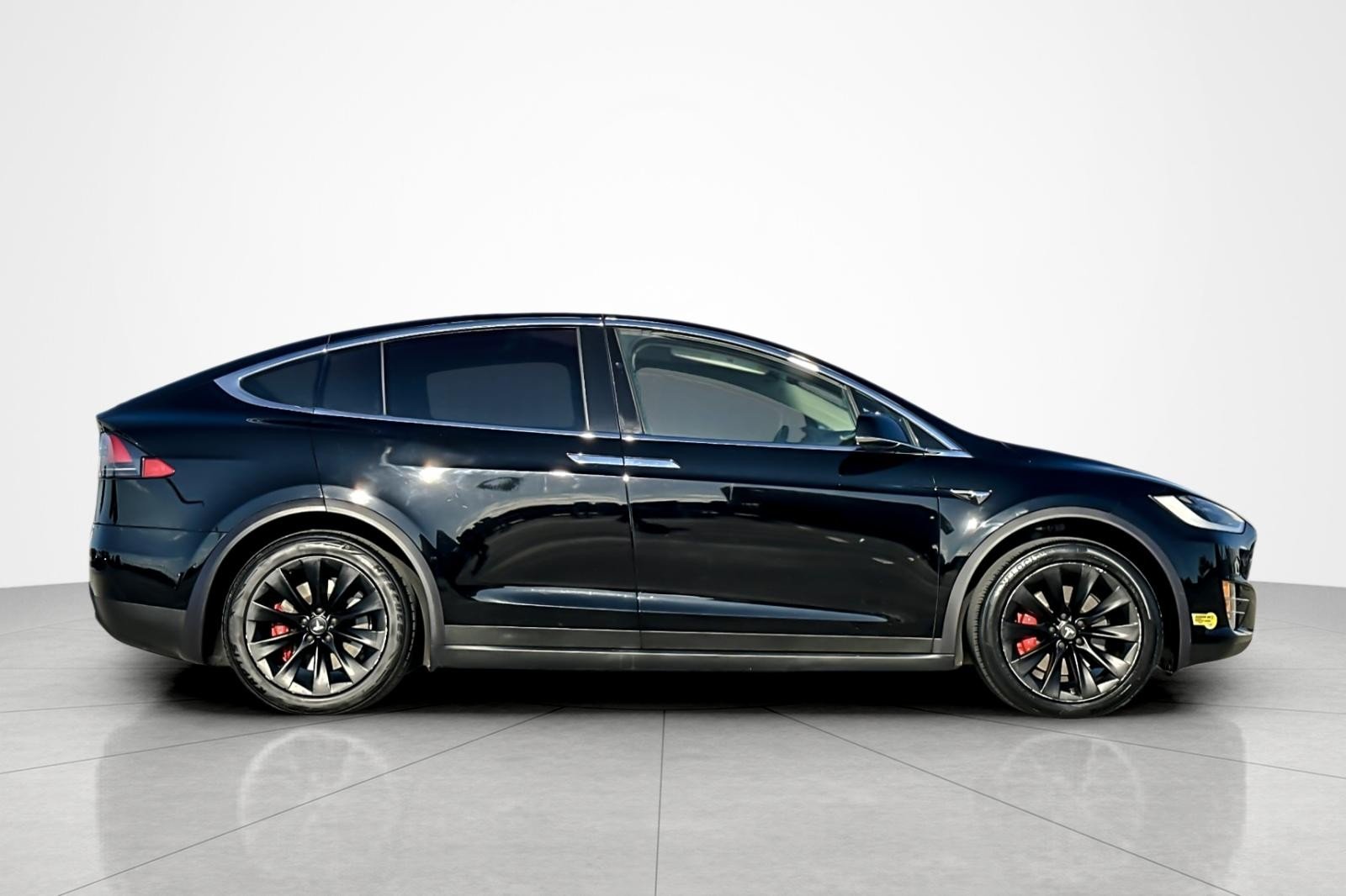 Used 2019 Solid Black Tesla Performance w/ Ludicrous image 6