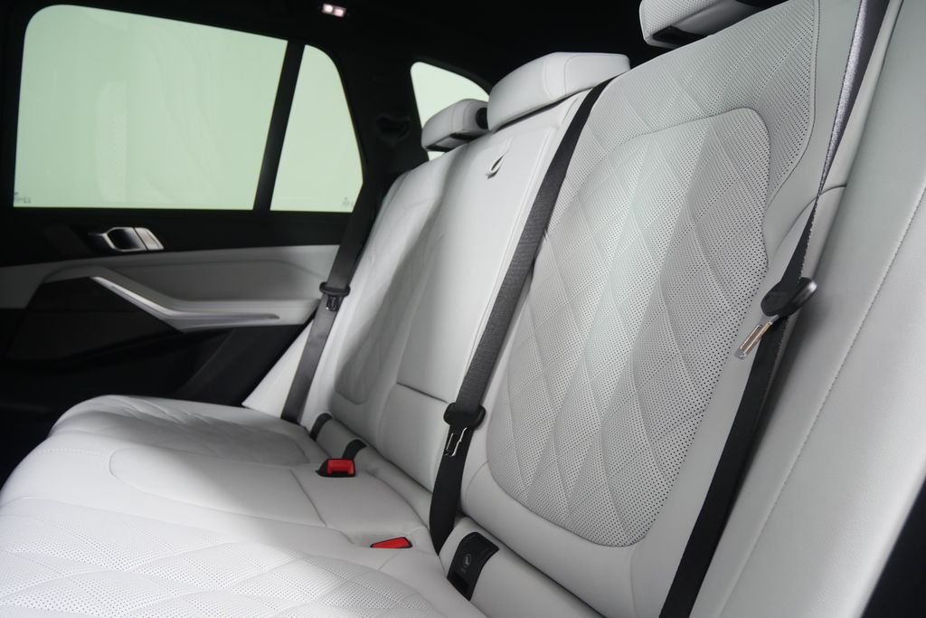 New 2026 Carbon Black Metallic BMW sDrive40i image 15