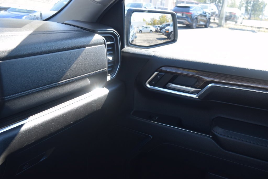 Used 2023 BLACK Chevrolet LT image 27