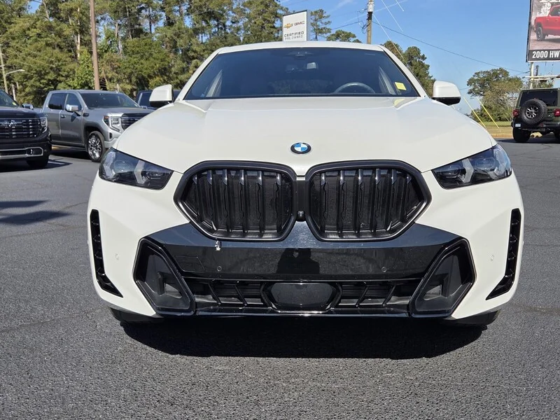 Used 2026 White Metallic BMW XDRIVE40I image 2