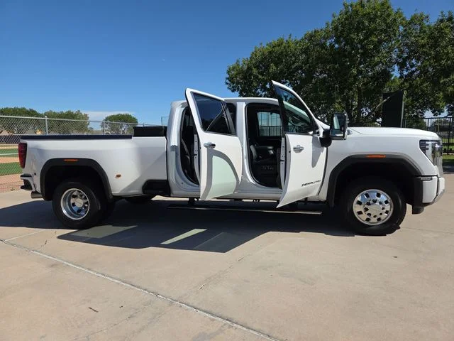 Used 2025 White GMC Denali image 7