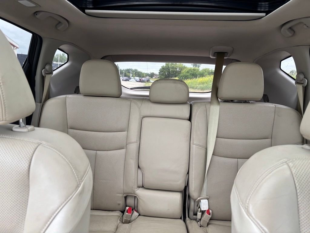 Used 2015 White Nissan Platinum image 23