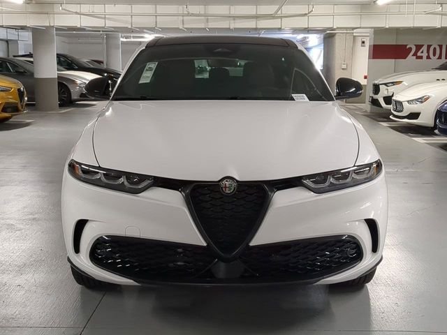 New 2025 Milano White Exterior Paint Alfa Romeo Base image 2