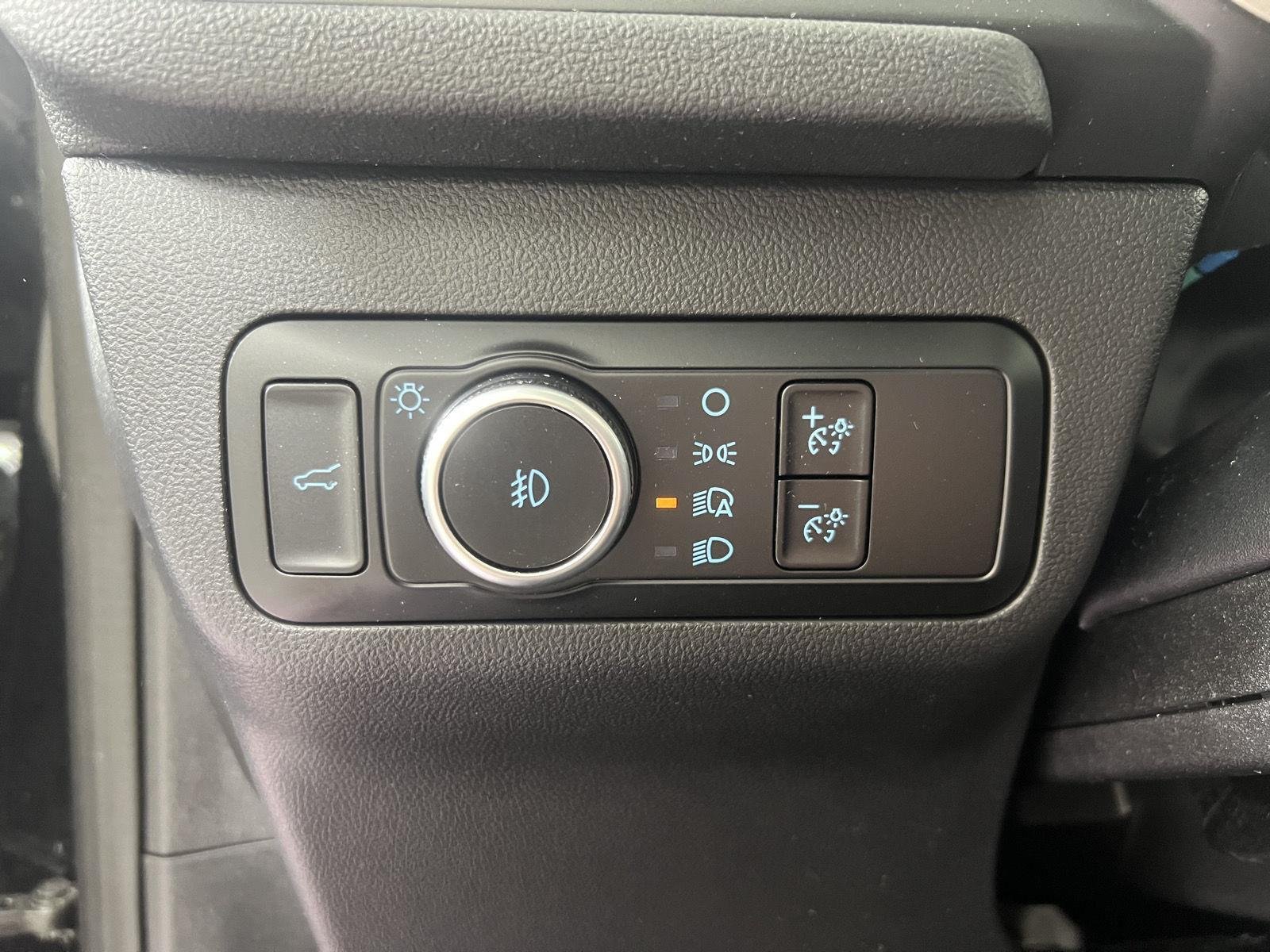 Used 2022 Agate Black Ford SEL image 17