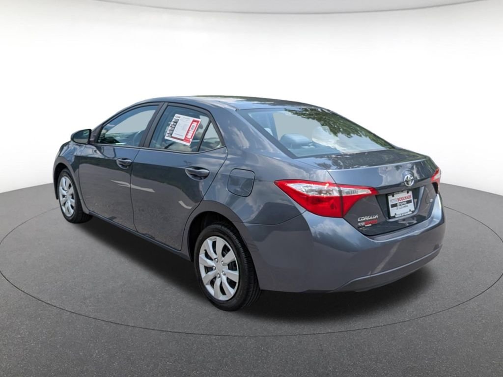 Used 2015 Gray Toyota LE image 3