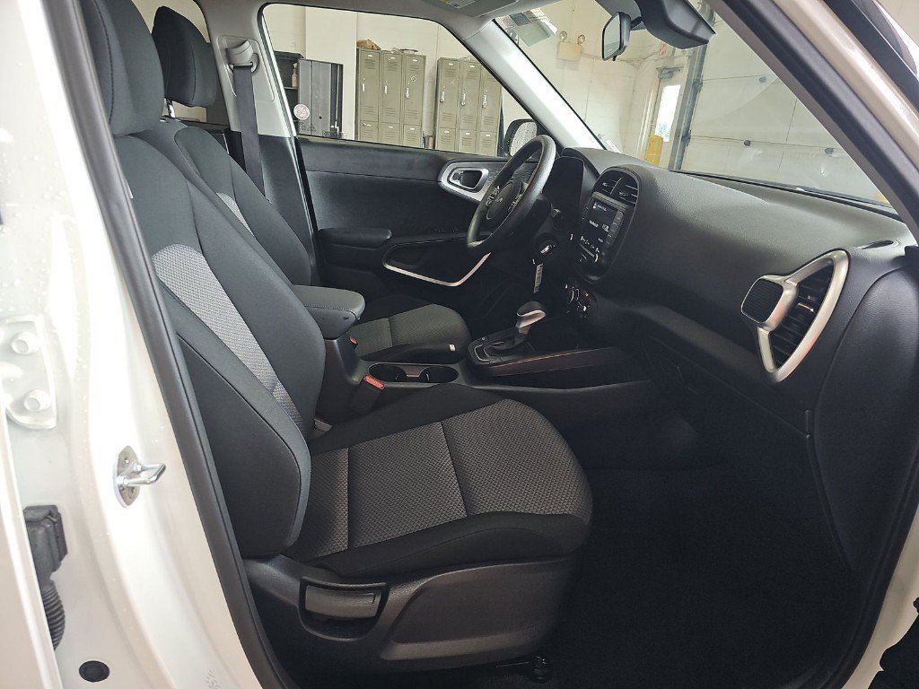 Used 2025 White Kia LX image 10