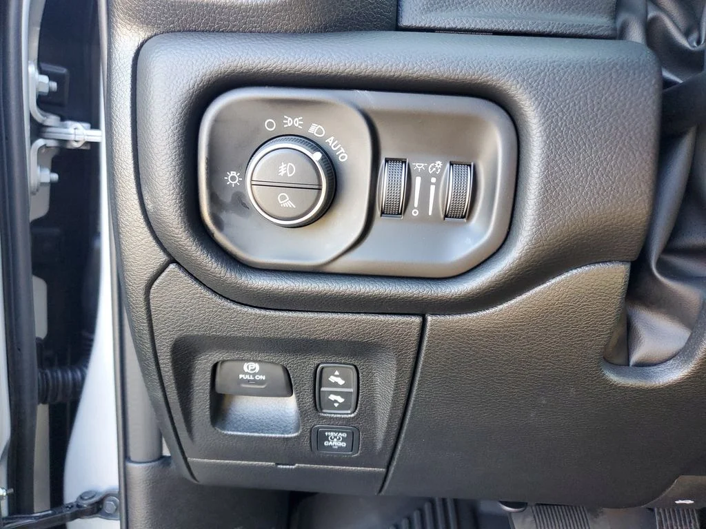 New 2026 Silver Zynith Exterior Paint RAM Laramie image 23