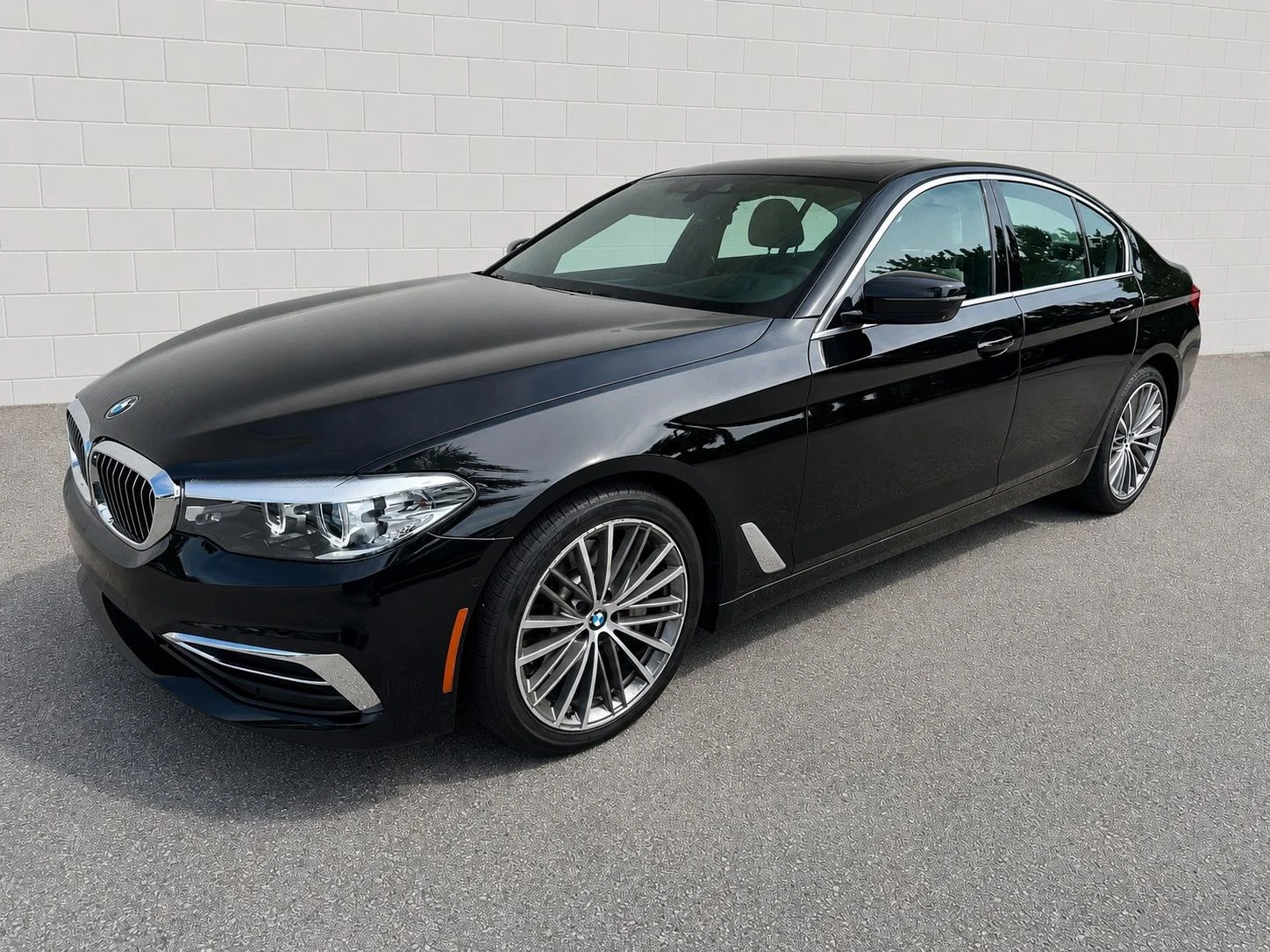 2019 BMW 5 Series 530i Sedan's photo