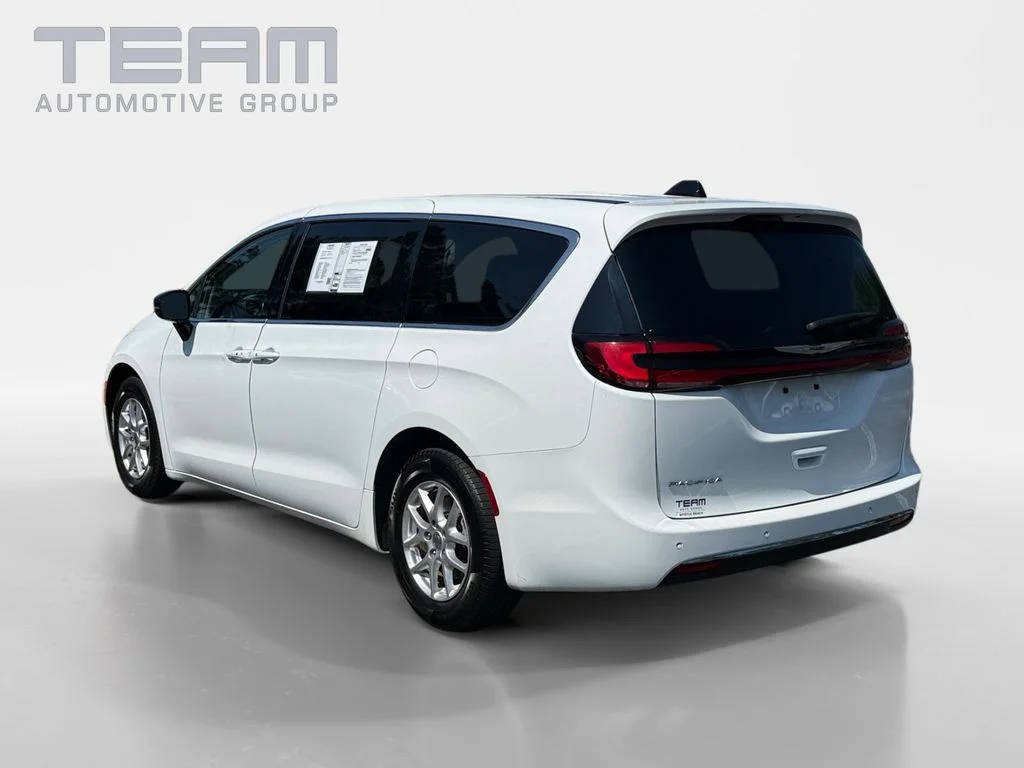 Used 2024 White Chrysler Touring L image 5