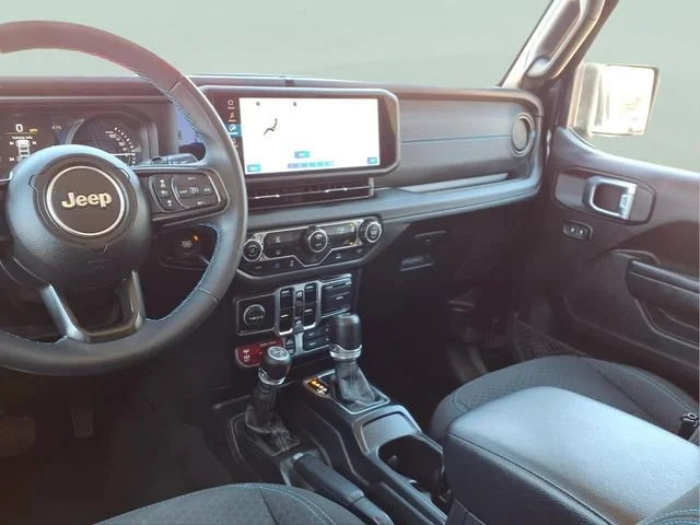 Used 2024  Jeep Rubicon image 8
