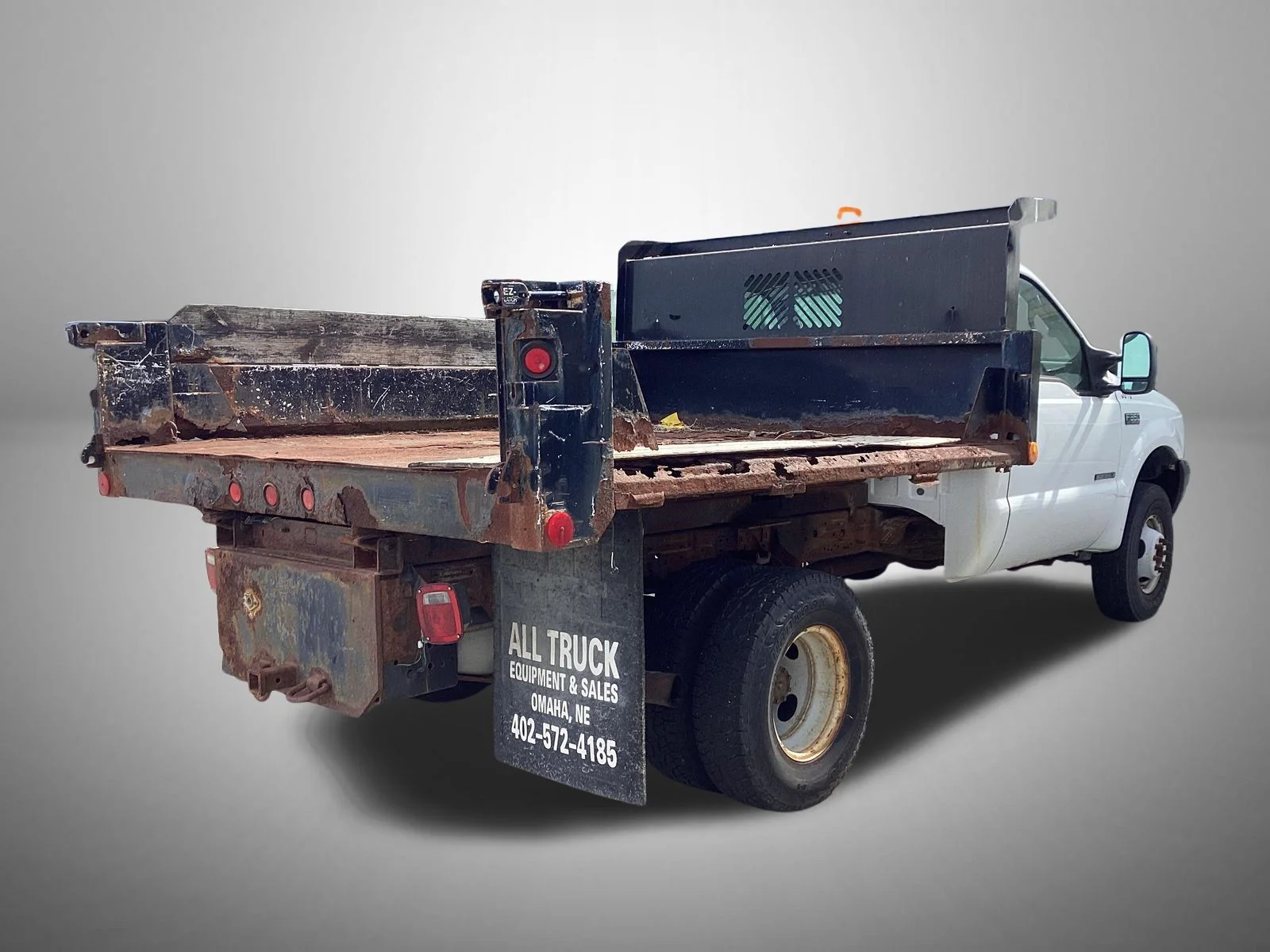 Used 2002 White Ford XL image 3