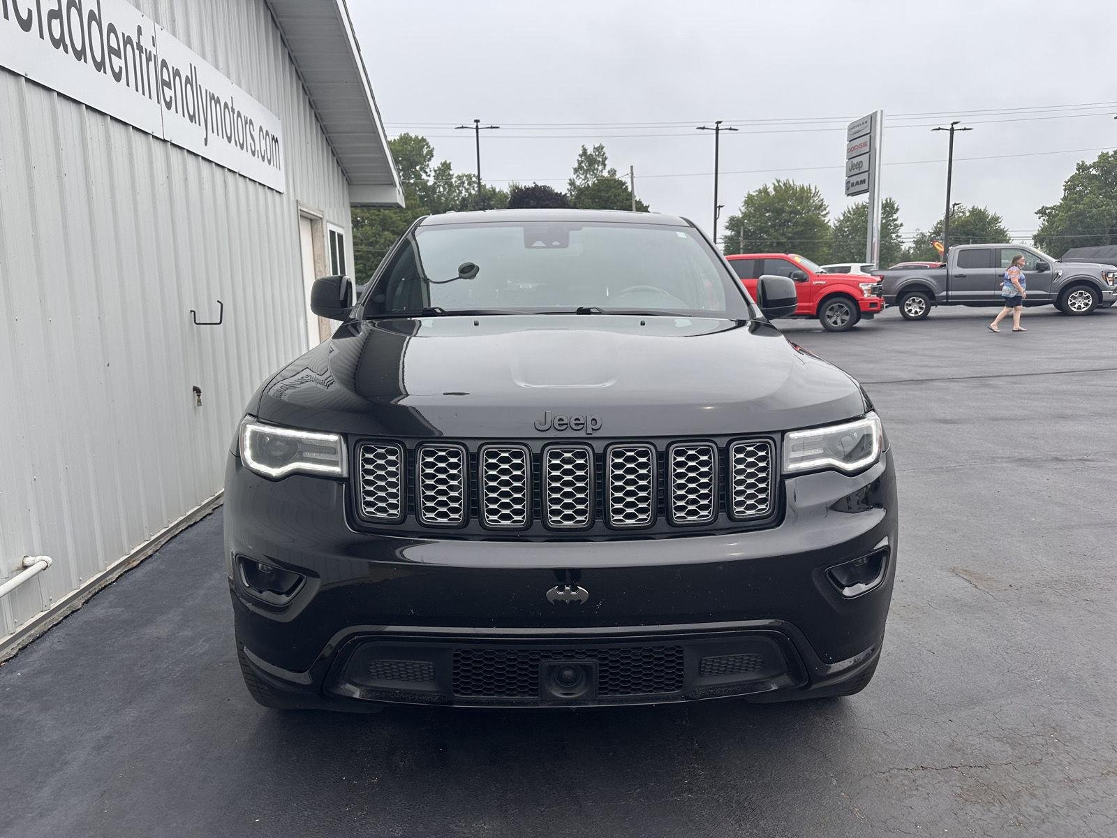 Used 2021 Diamond Black Crystal Pearlcoat Jeep Laredo X image 4
