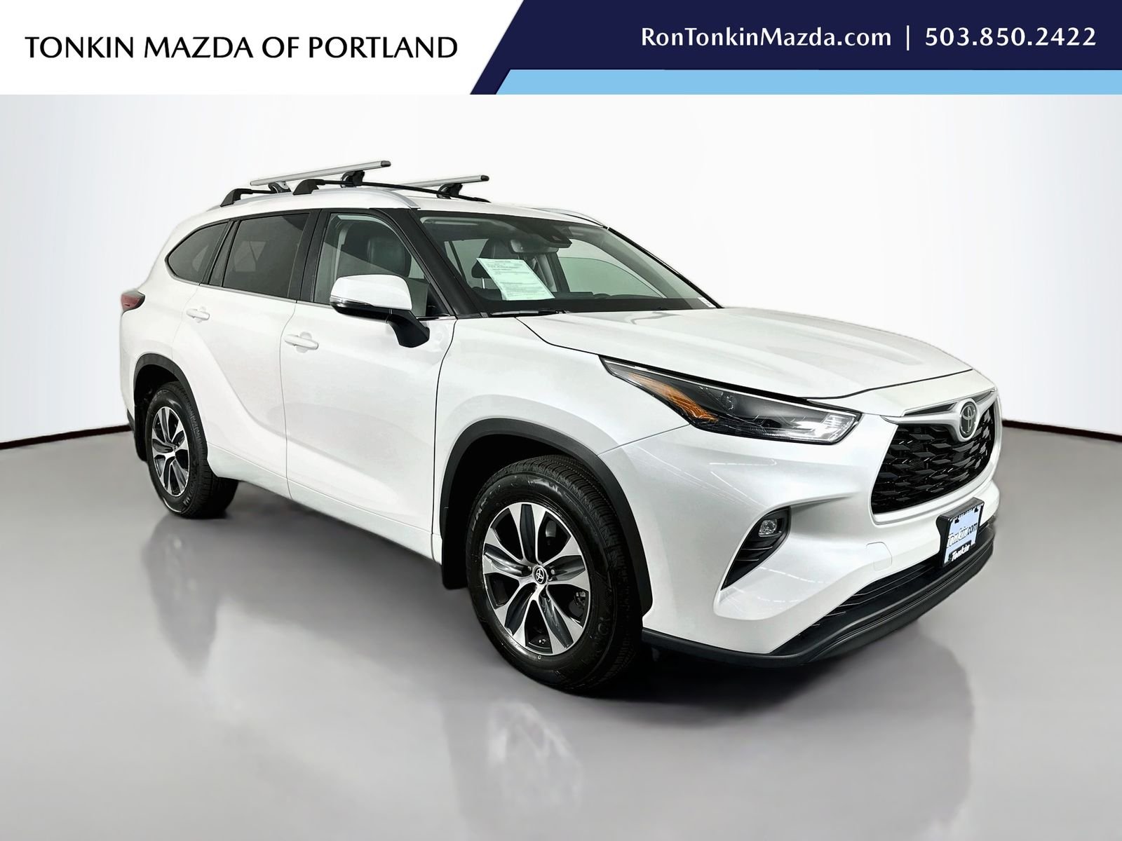 Used 2023 Pearl Toyota XLE image 1