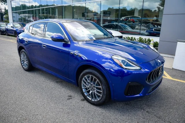 Used 2024 Blu Intenso Metallic Maserati GT image 3
