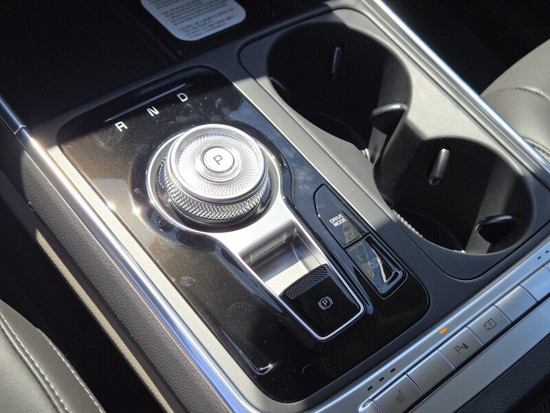 New 2026 Snow White Pearl Kia EX image 14