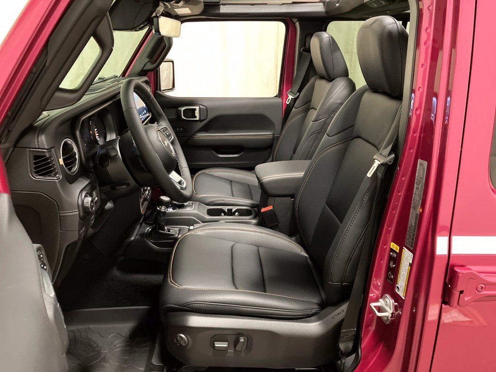 New 2026 Tuscadero Pearl-Coat Exterior Paint Jeep Sahara image 13