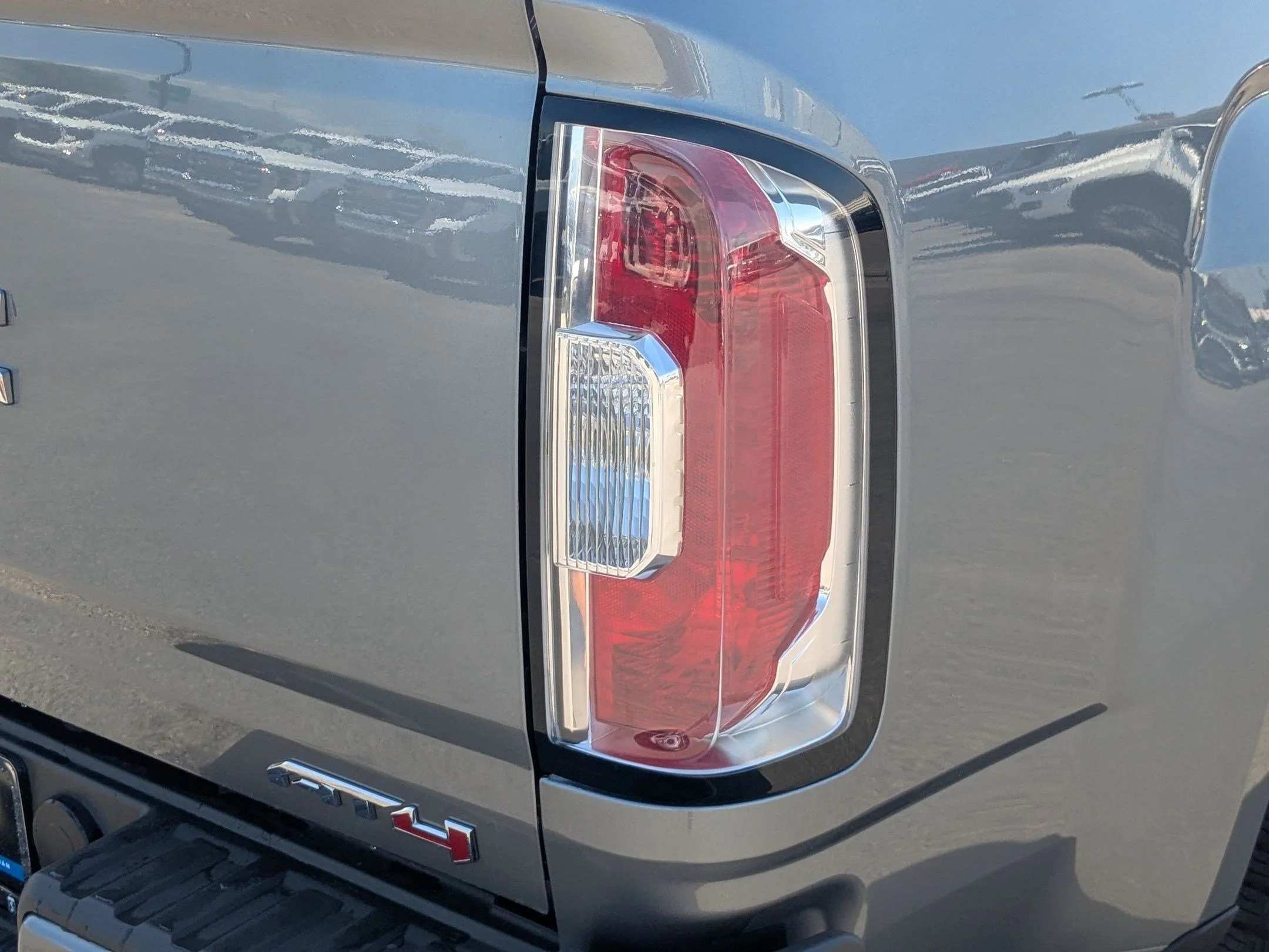 Used 2021 Satin Steel Metallic GMC 4WD AT4 w/Leather image 12