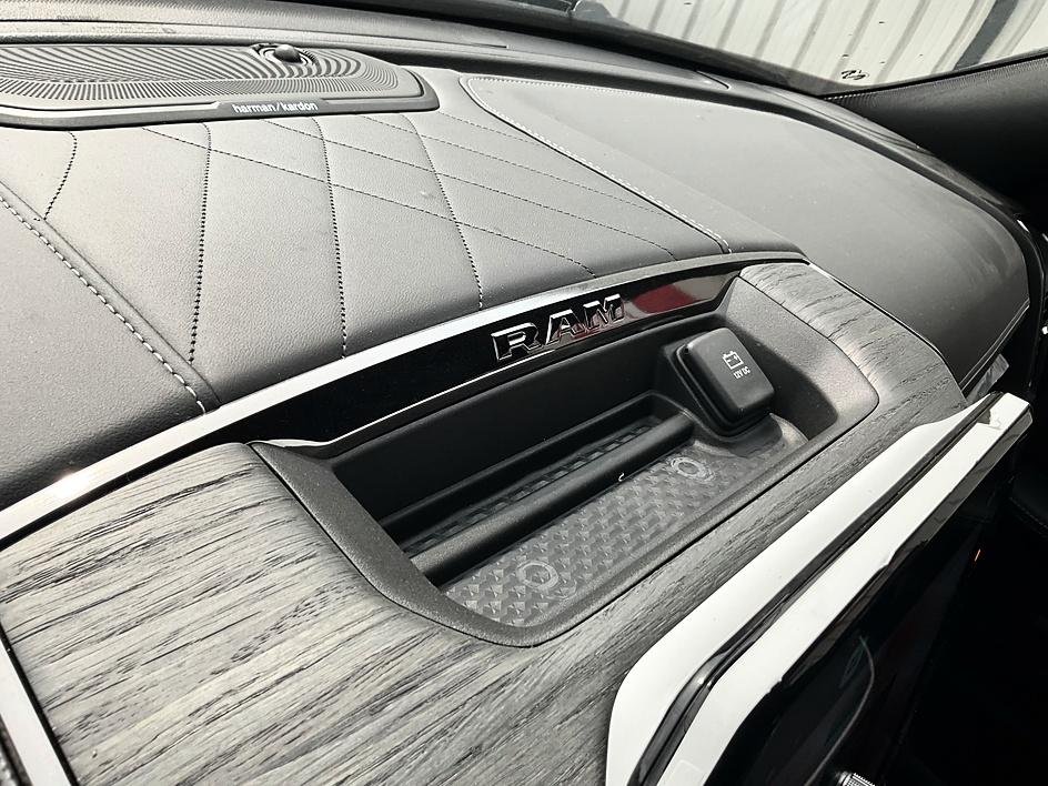 New 2026 Diamond Black Crystal Pearl-Coat Exterior Paint RAM Limited image 24