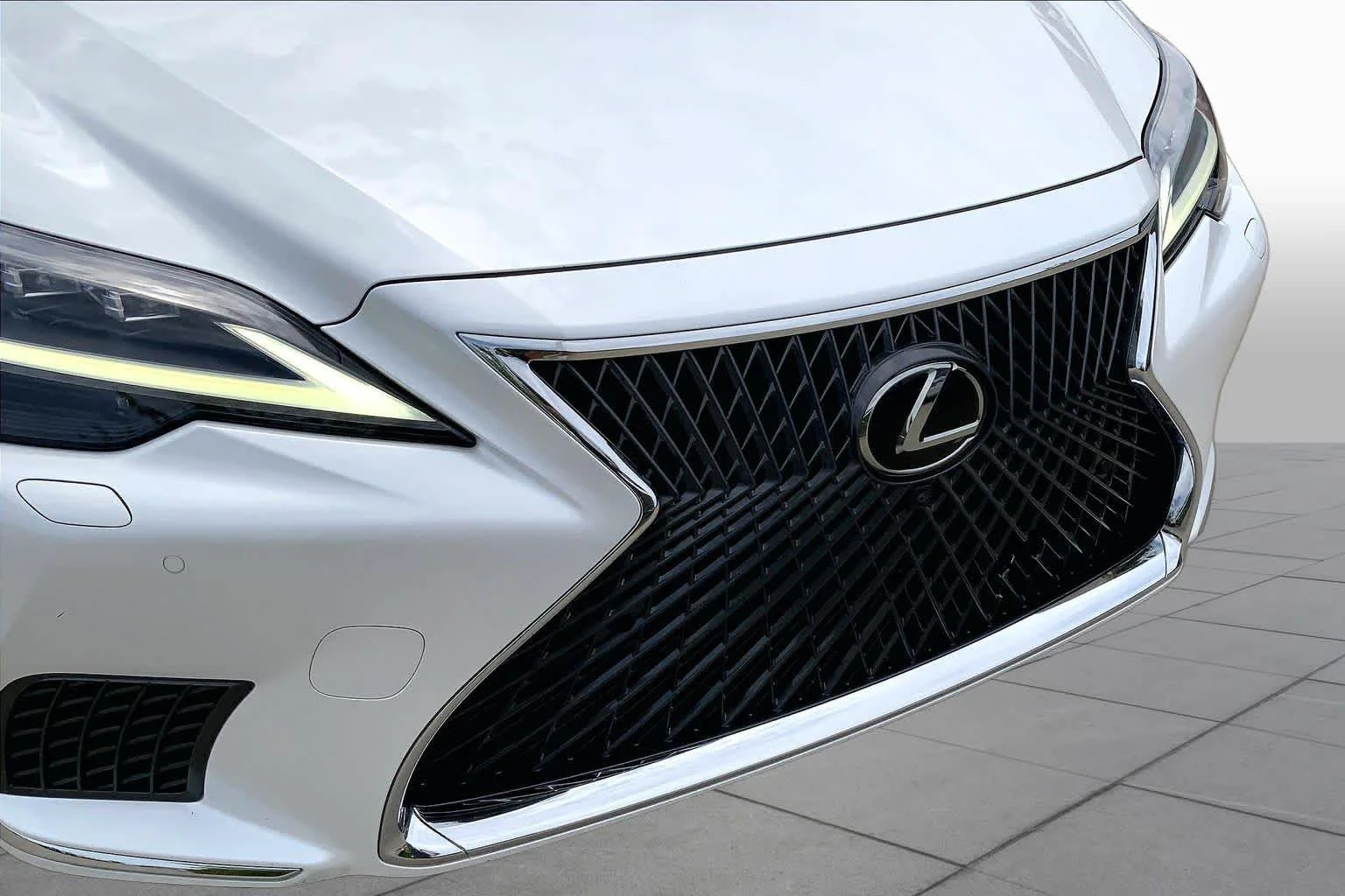 Used 2022 Eminent White Pearl Lexus  image 28