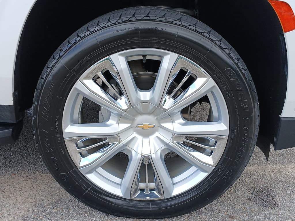 Used 2023 Iridescent Pearl Tricoat Chevrolet High Country image 34