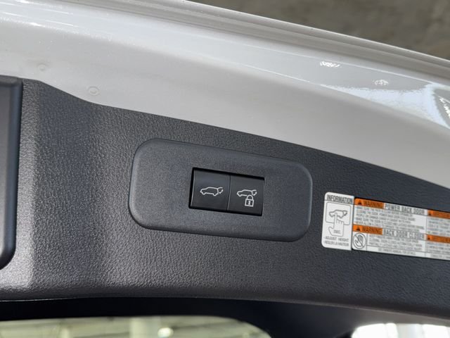 Used 2023 Ultra White Lexus 350 F SPORT Handling image 14