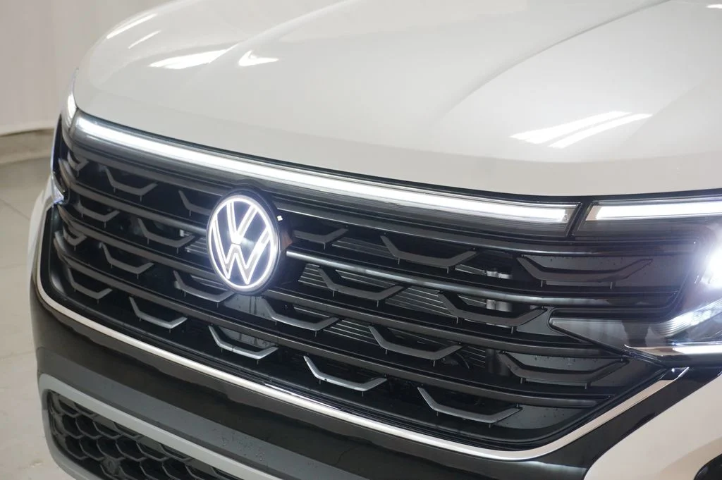 New 2026 Opal White Volkswagen 2.0T SE w/Technology image 34
