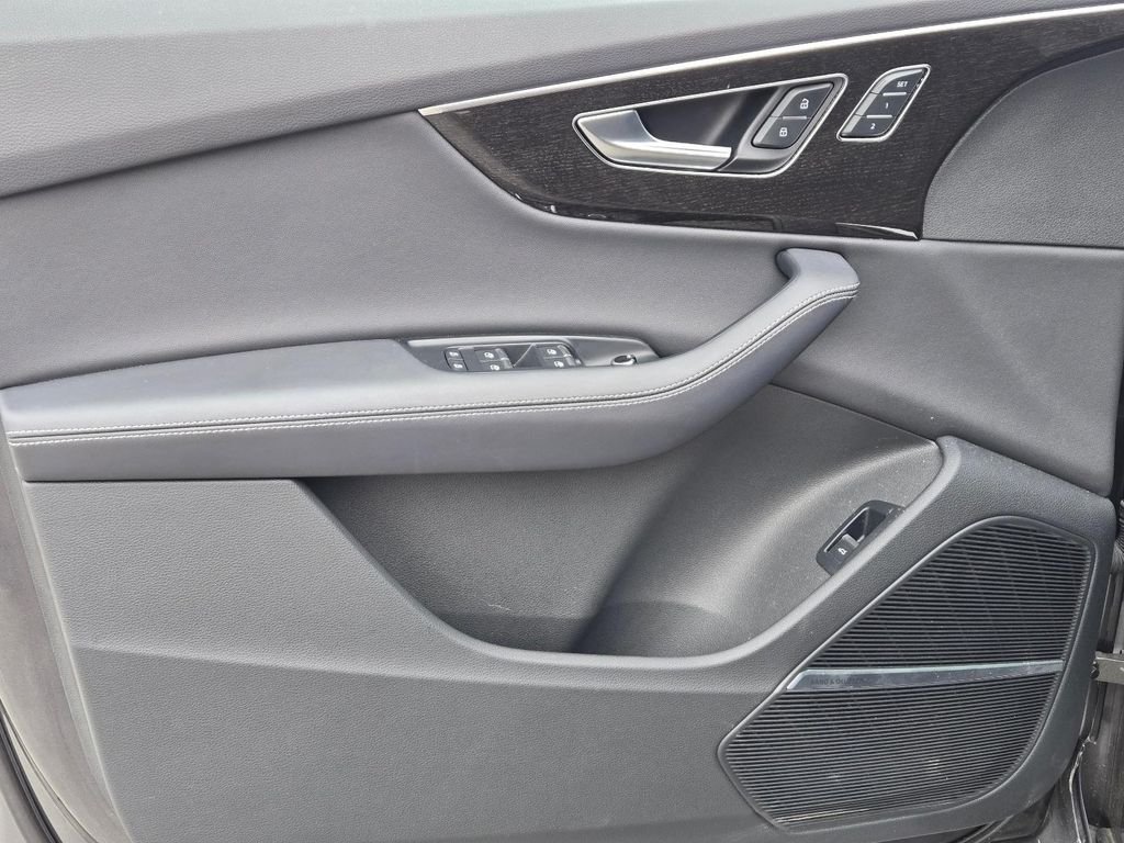 Used 2025 Gray Audi Premium Plus image 9