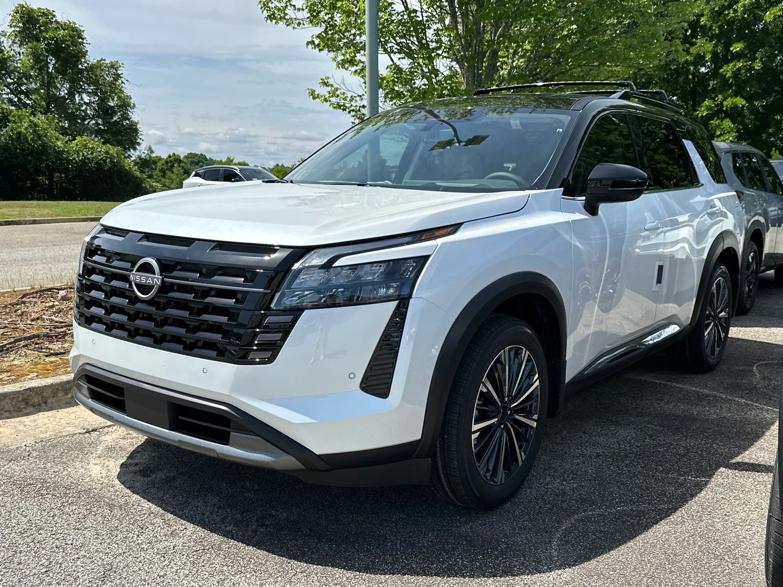 2026 Nissan Pathfinder Platinum 2WD's photo