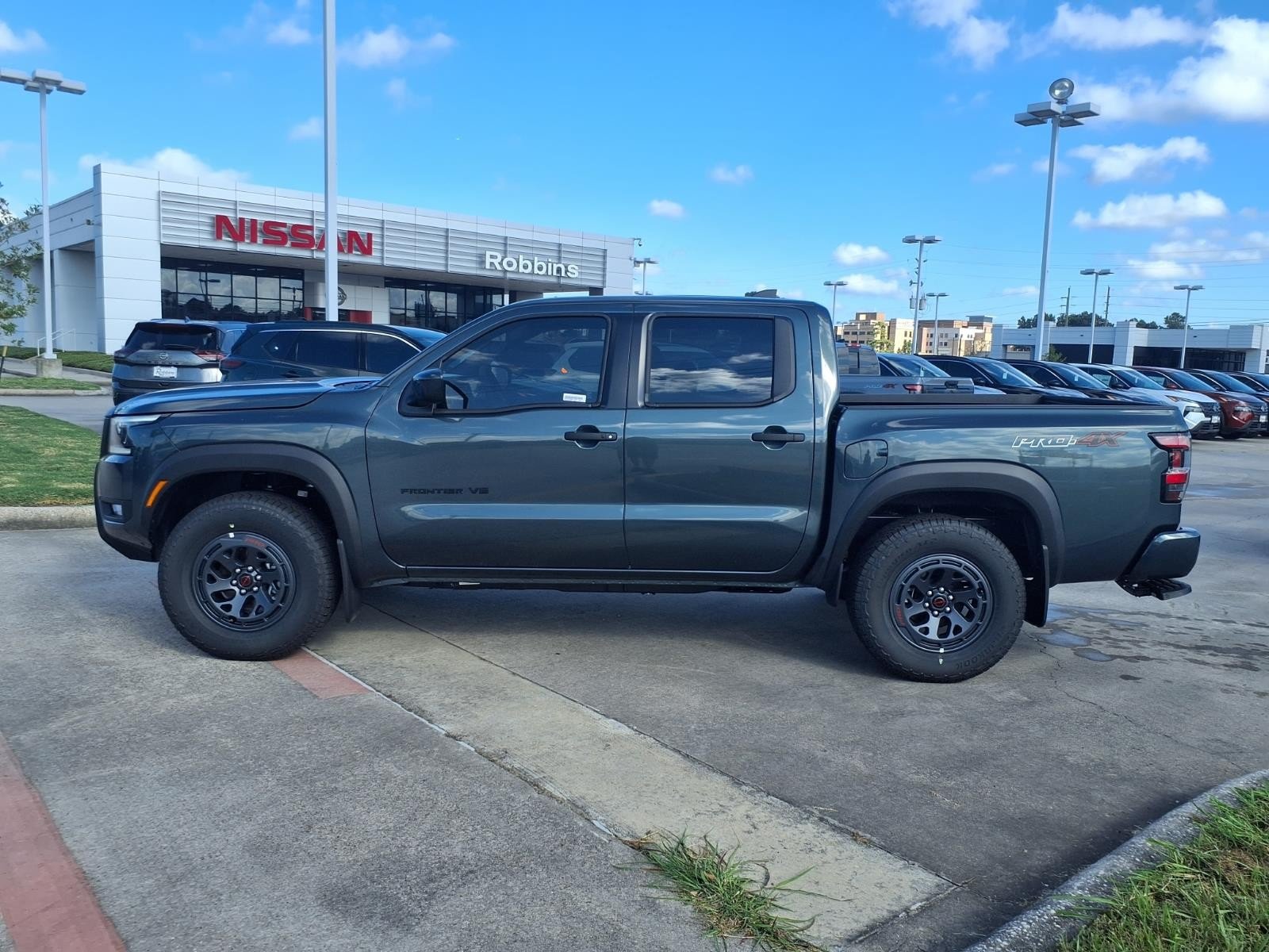 2027 Nissan Frontier photo 8 of 23