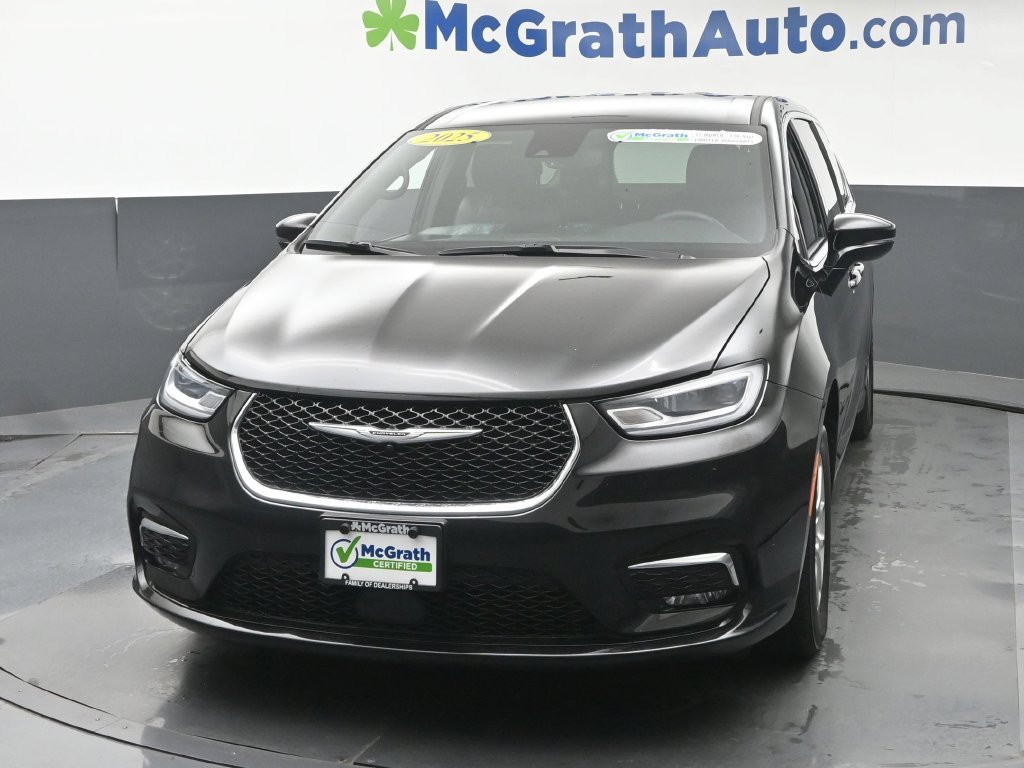 Used 2025 Black Chrysler Select image 20