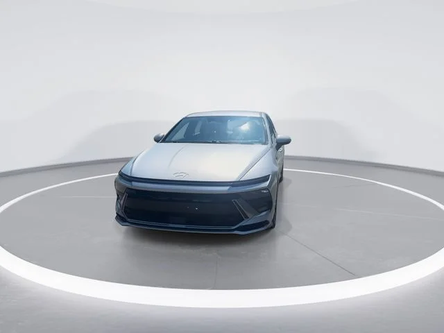 Used 2025 Silver Hyundai SEL image 4