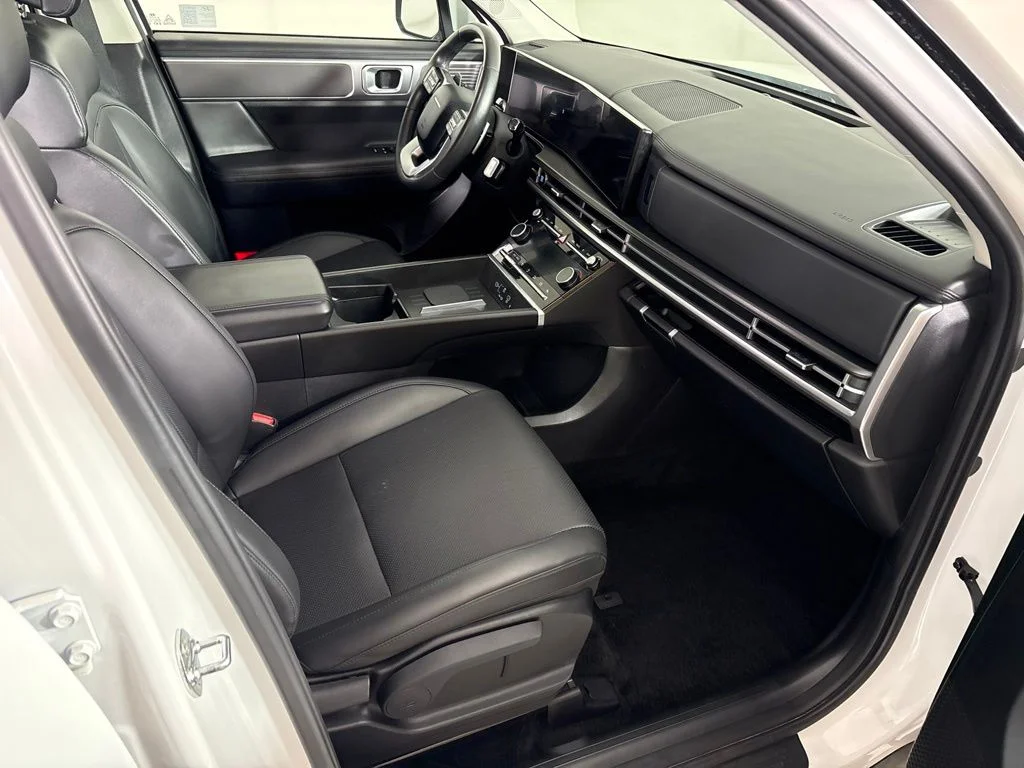Used 2024 White Hyundai SEL image 17
