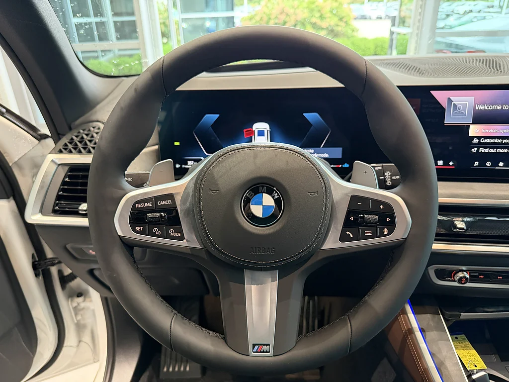 New 2026 Mineral White Metallic BMW xDrive40i image 9