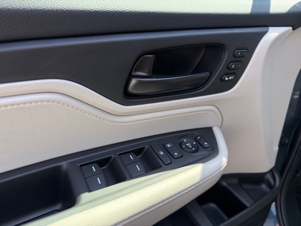 2025 Honda Odyssey EX-L - Photo 28