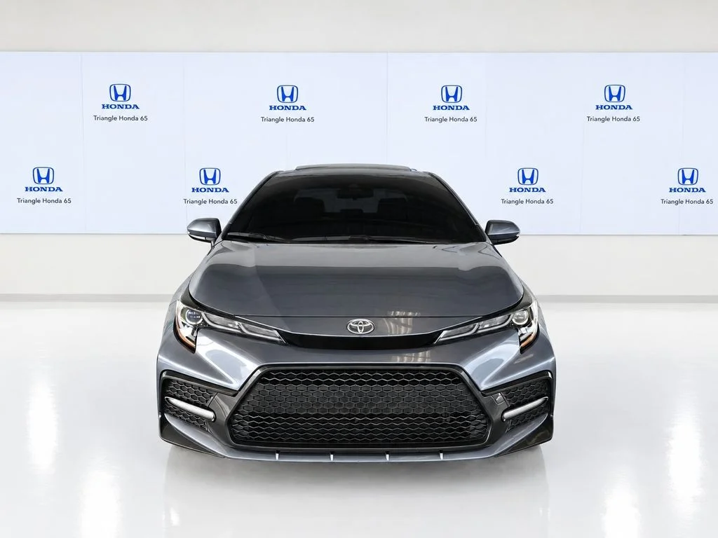 Used 2022  Toyota SE image 2