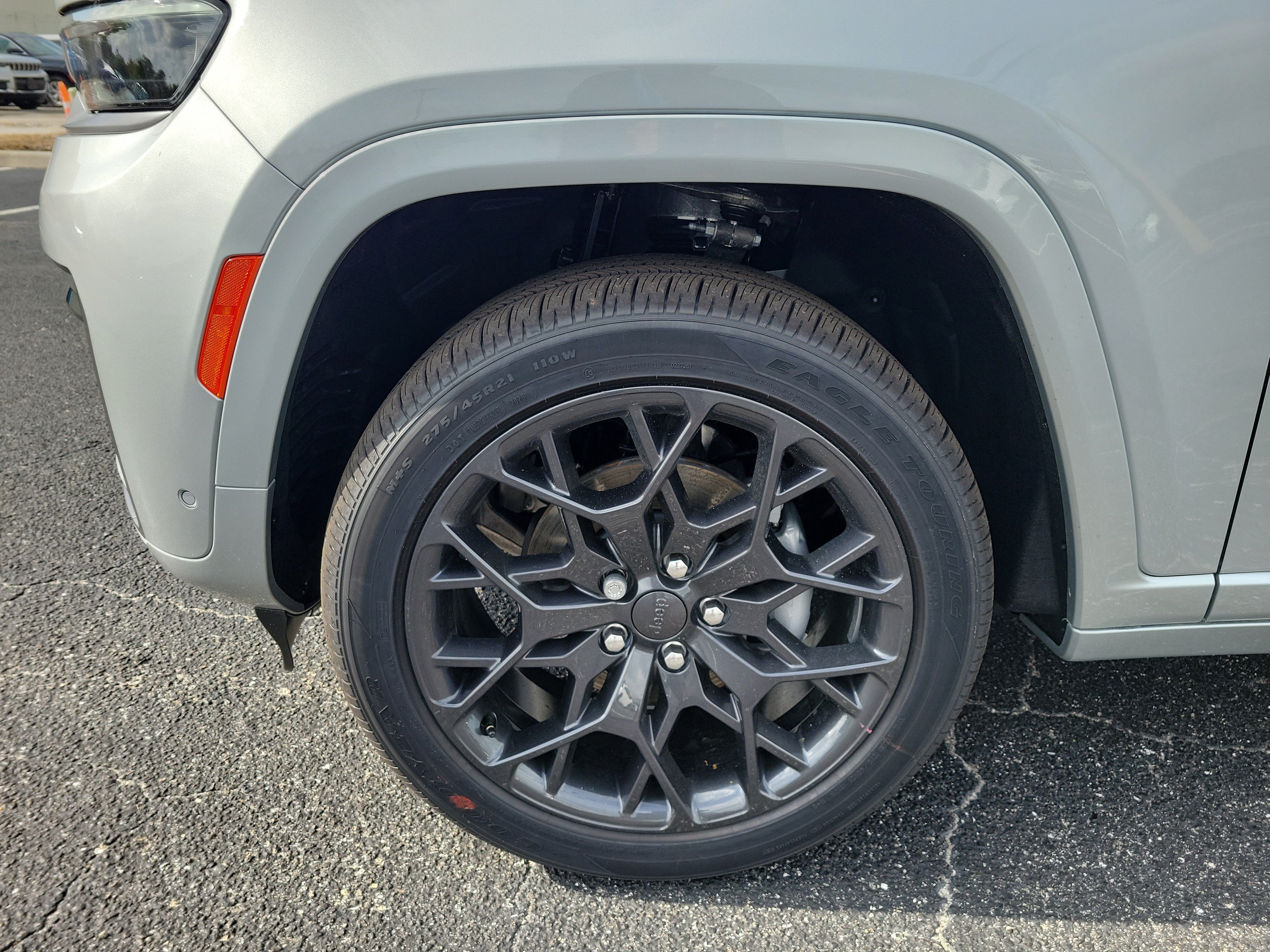 New 2026 Silver Zynith Exterior Paint Jeep Summit image 7