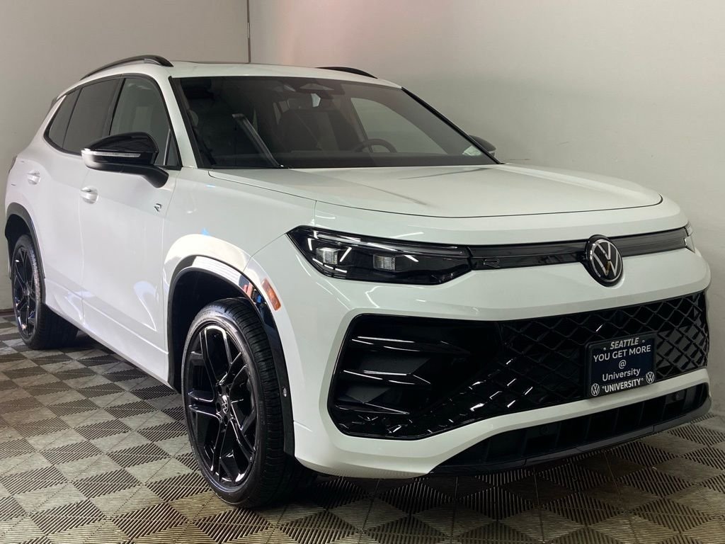 2026 Volkswagen Tiguan 2.0T SE R-Line Black 4Motion's photo