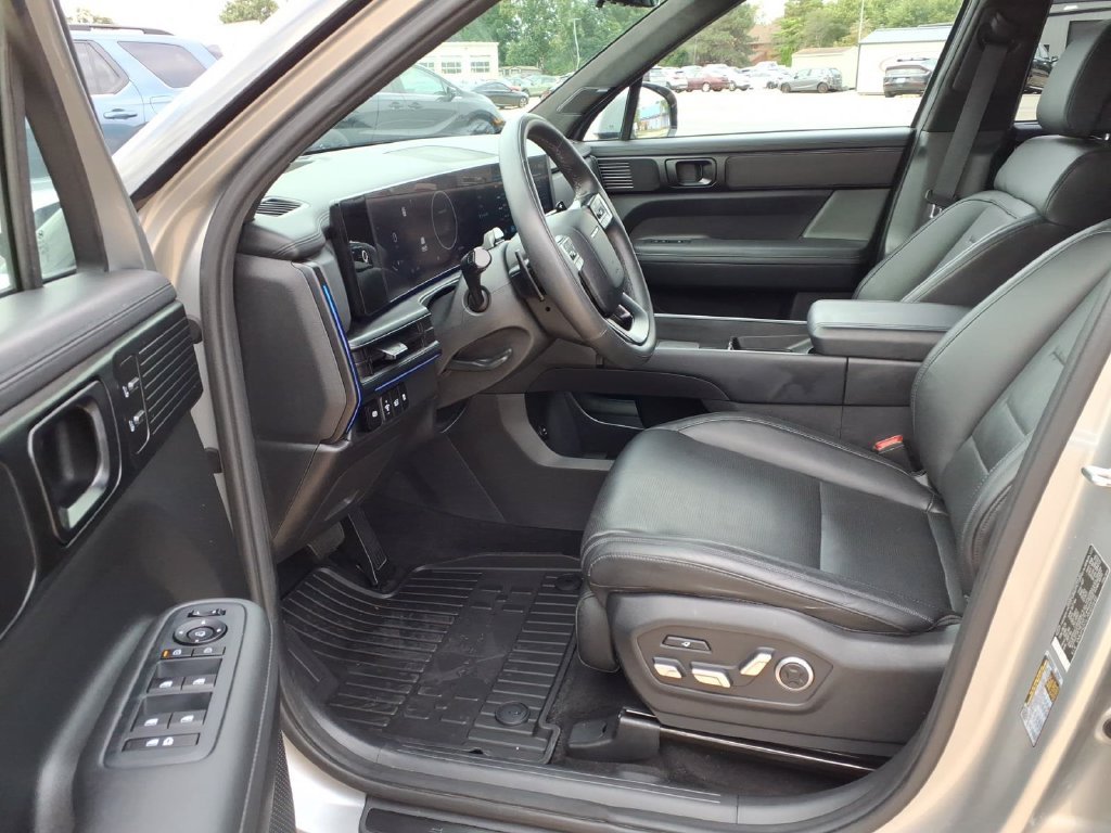 Used 2024 Shimmering Silver Pearl Hyundai Calligraphy image 19