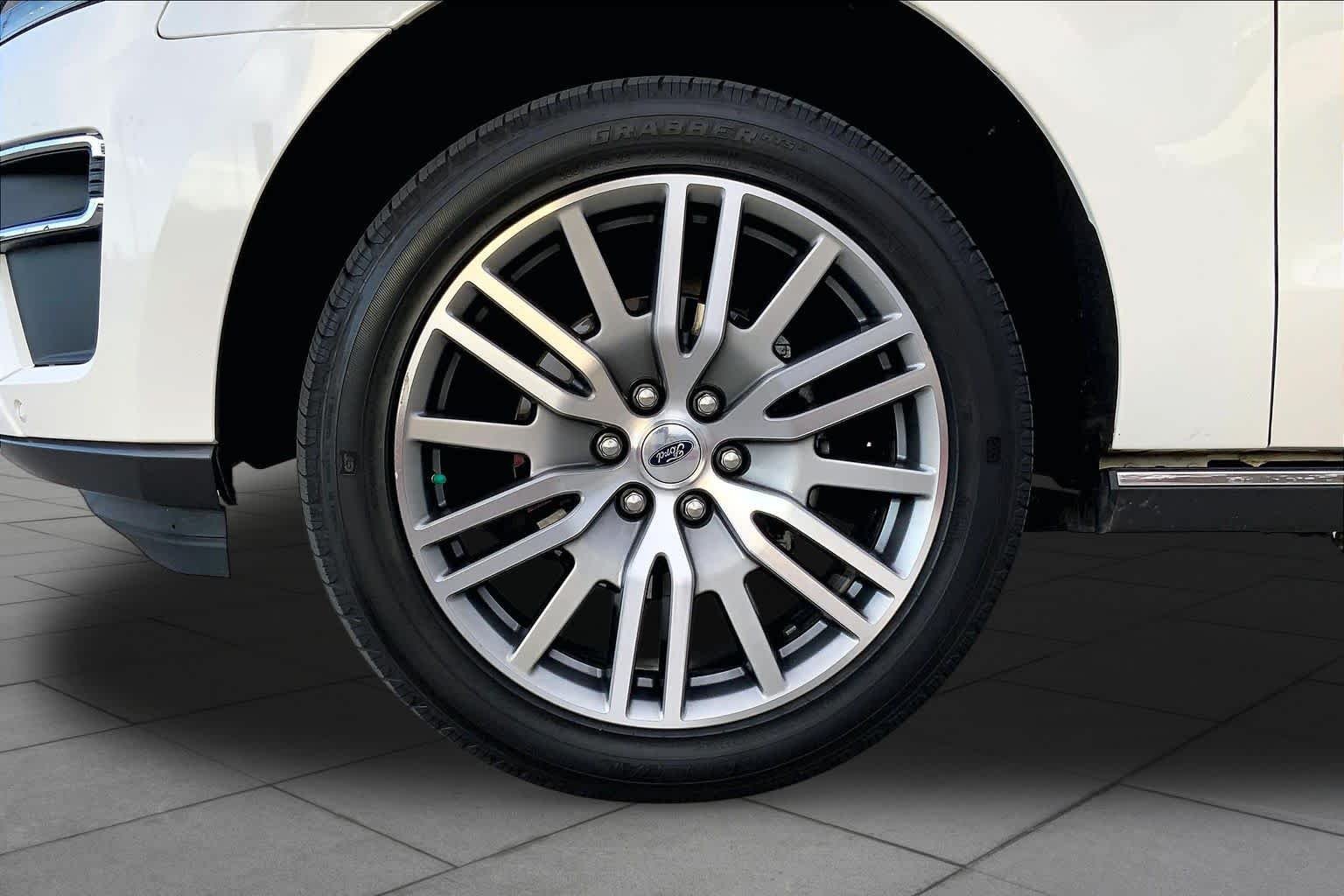 Used 2022 Star White Metallic Tri-Coat Ford Limited image 11