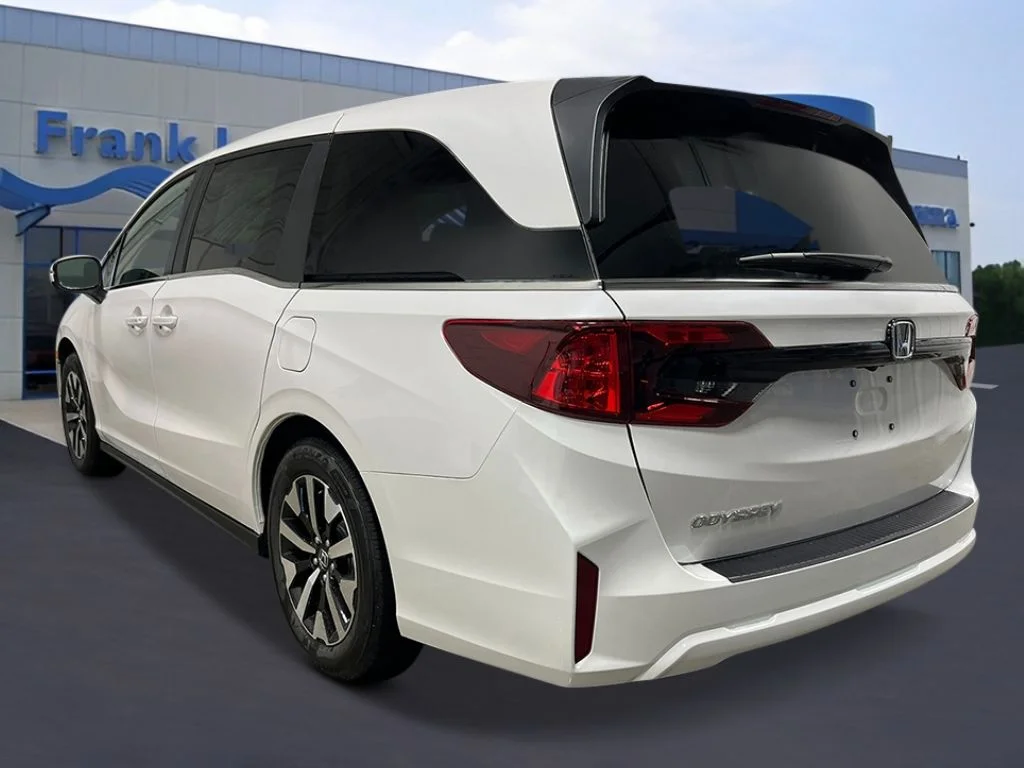 New 2026 Platinum White Pearl Honda EX-L image 3