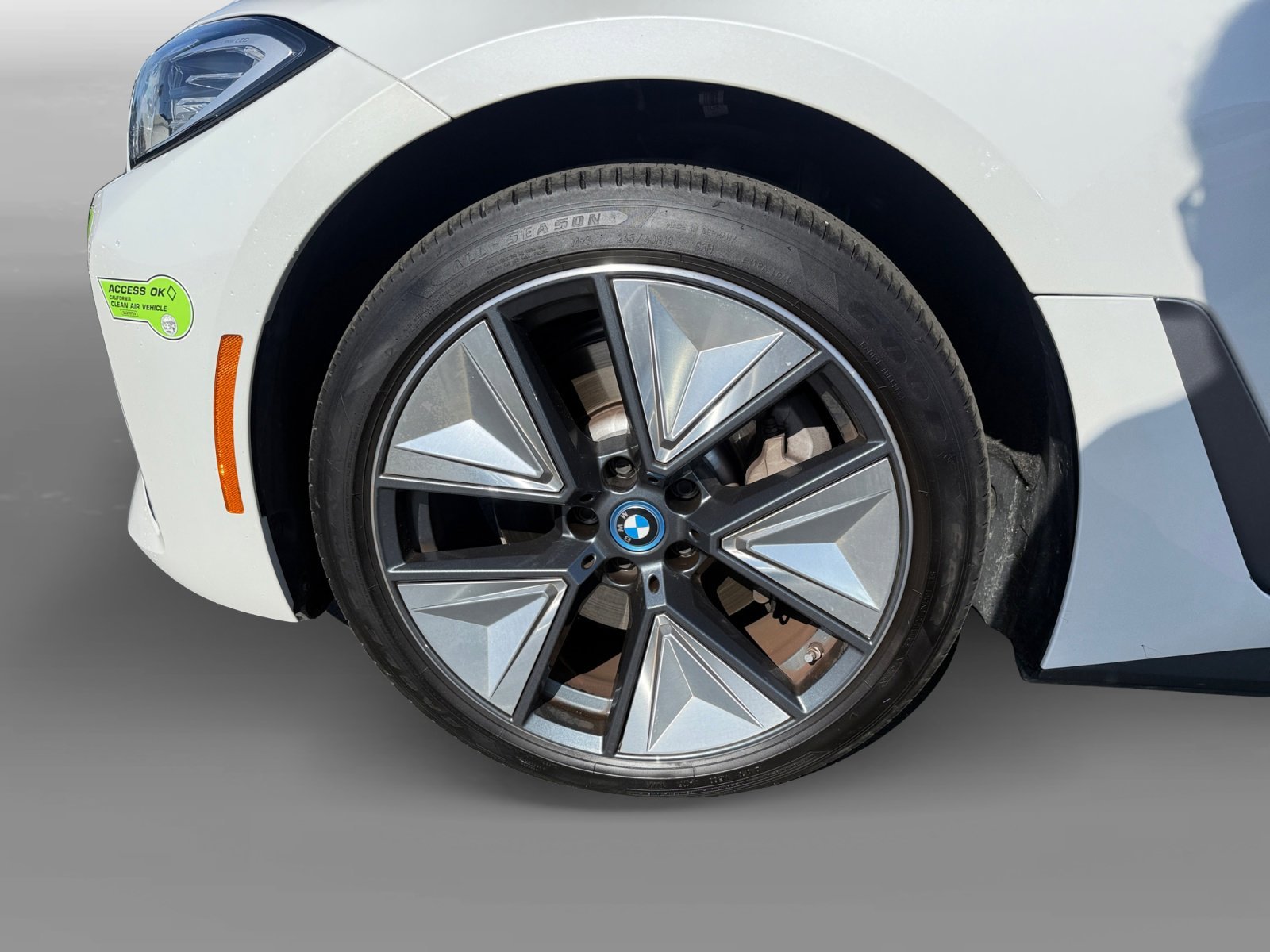 Used 2023 White Metallic BMW eDrive35 image 9