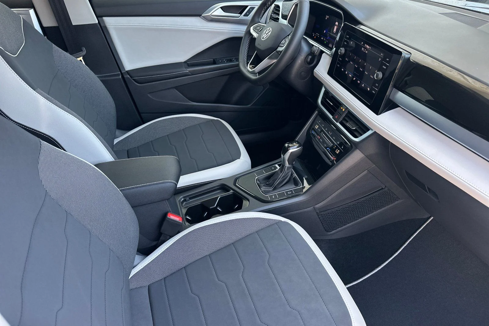 New 2026 Black Volkswagen 1.5T SE image 14