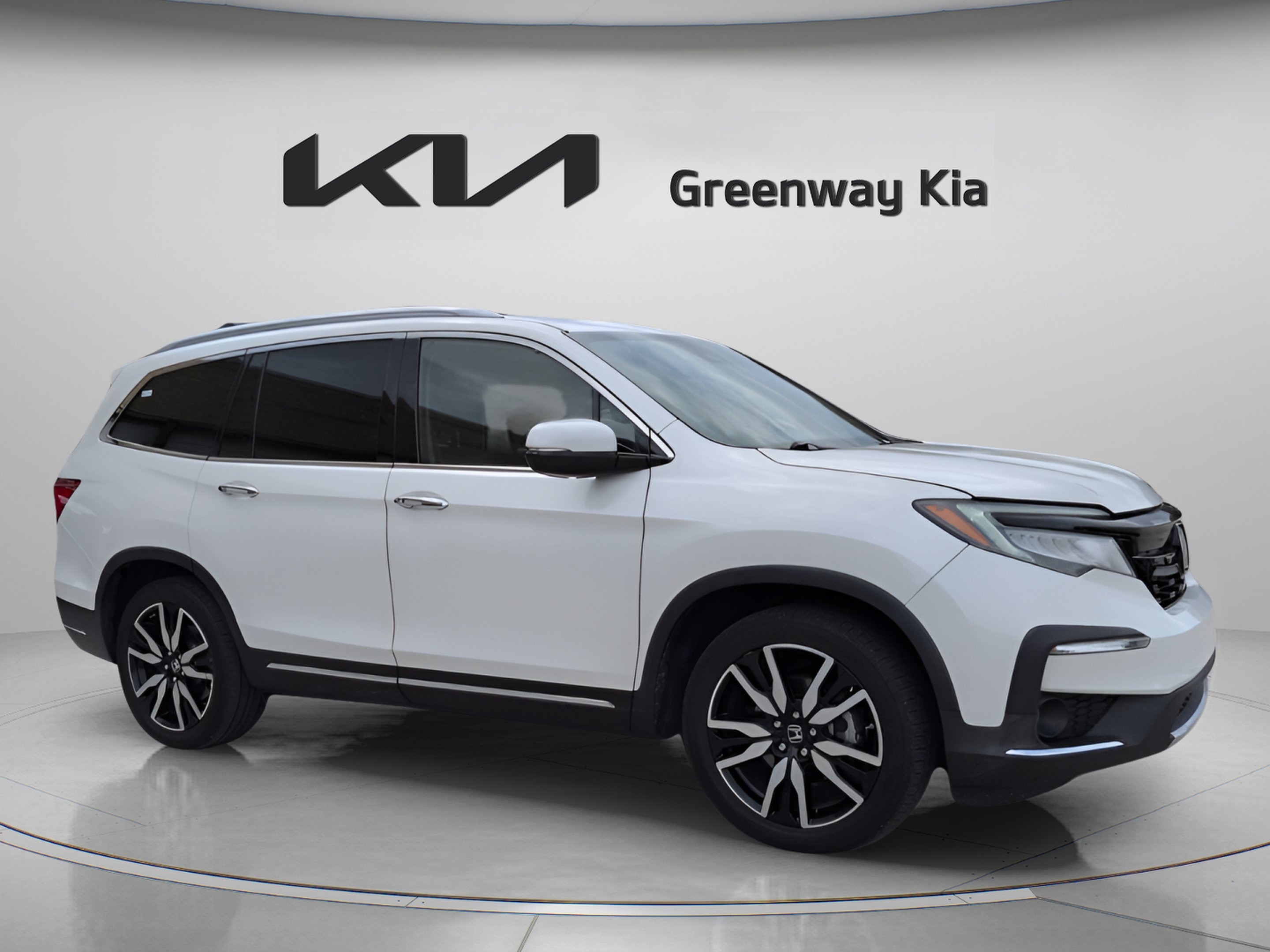 Used 2019  Honda Touring image 2