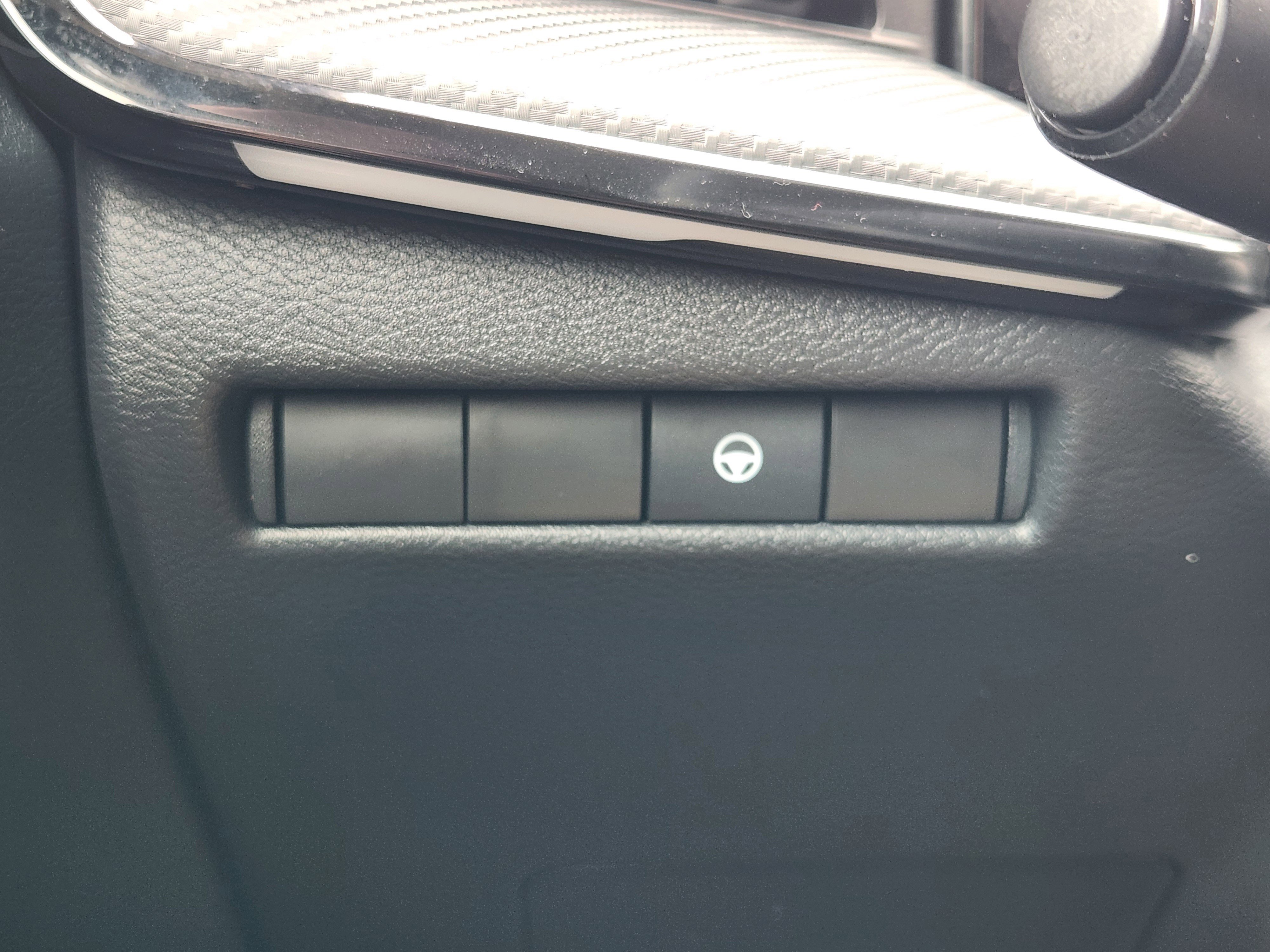 Certified Used 2025  Nissan SR image 22