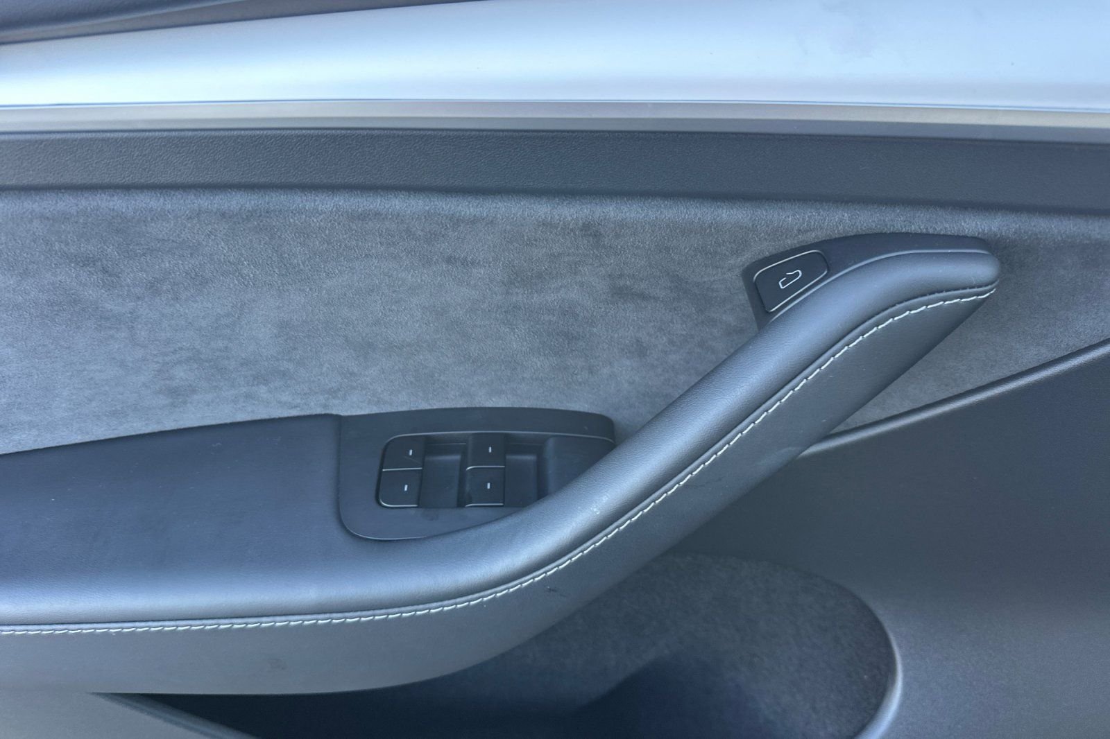 2025 Tesla Model Y Long Range - Photo 8