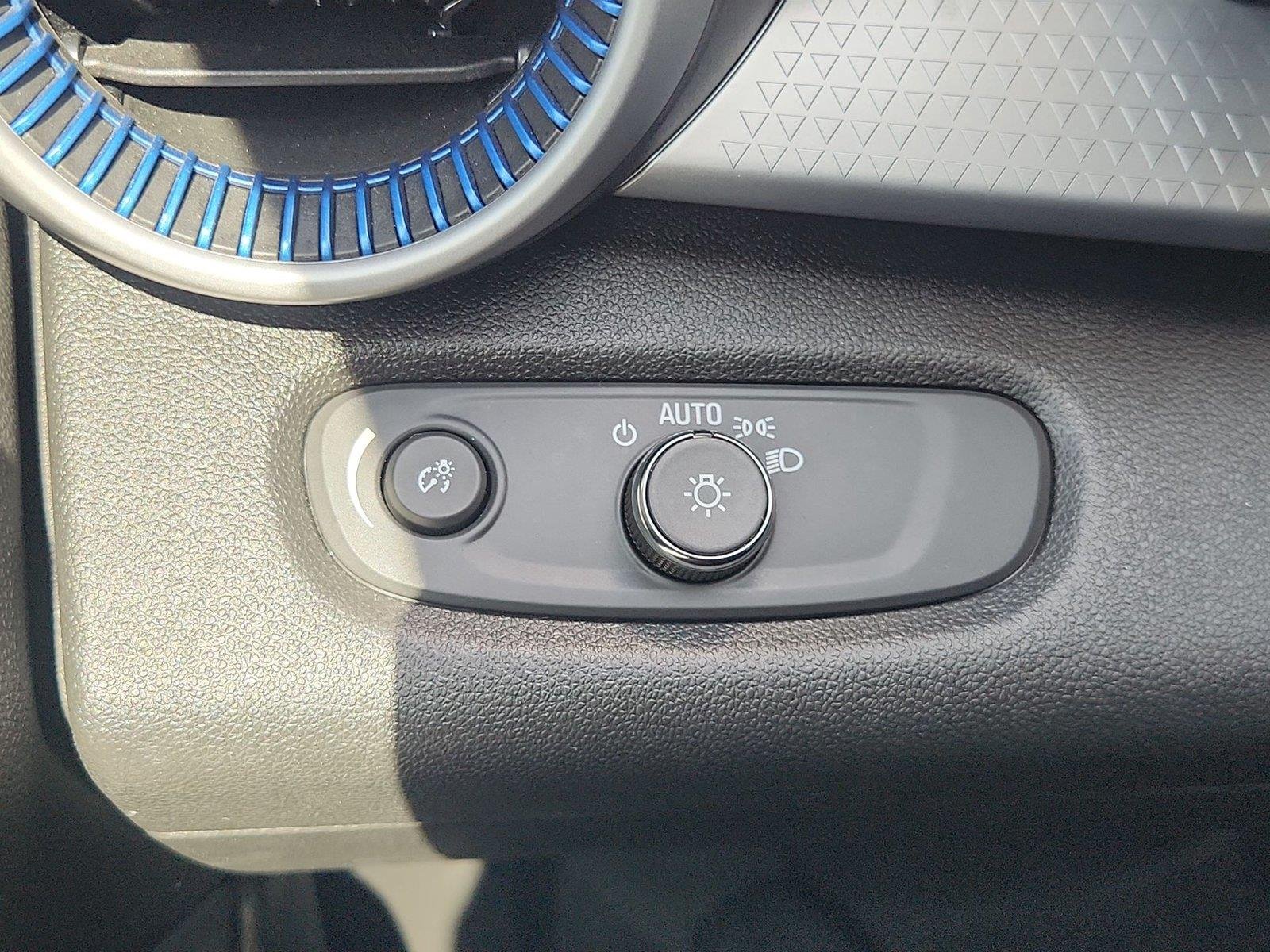 Used 2025 Summit White Chevrolet LS image 16