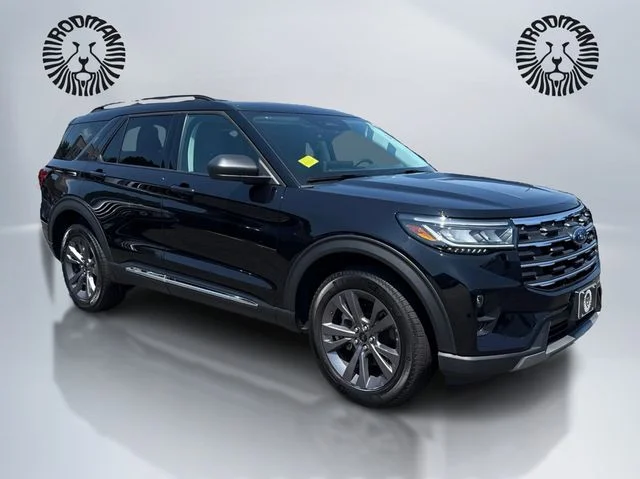 Used 2025 Black Metallic Ford Active image 3